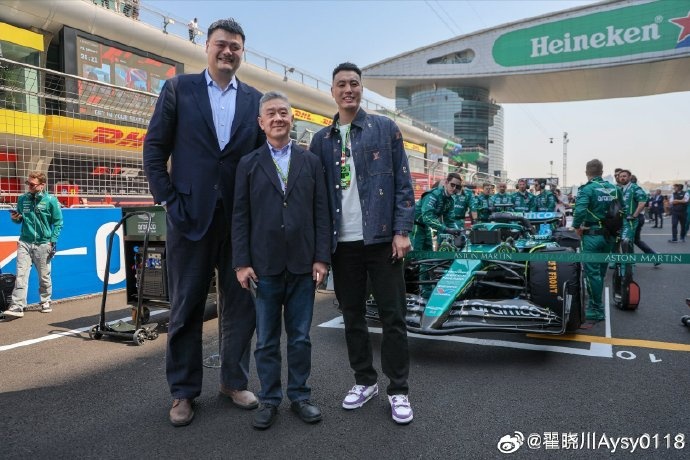 聯(lián)動F1！翟曉川曬與姚明、阿隆索、范志毅、周冠宇等的合照