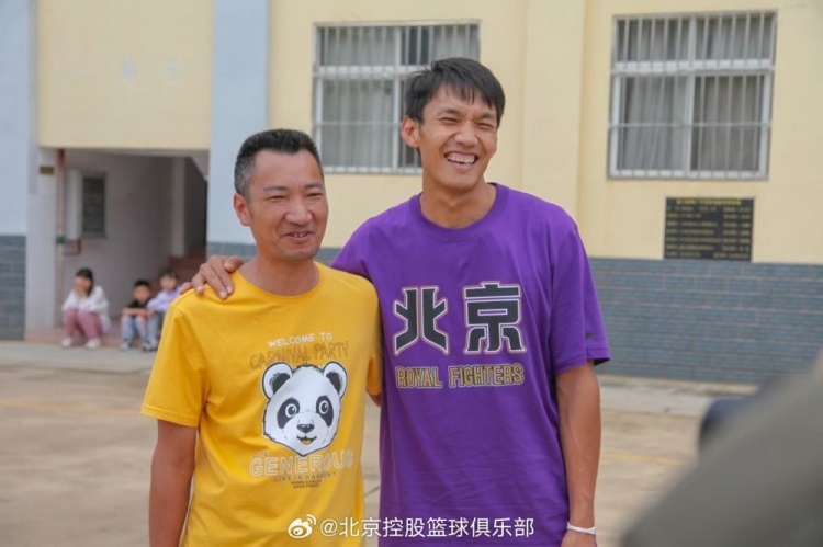 那一封信的故事還在延續(xù) 矣進(jìn)宏母校的師生們來(lái)到北京了！