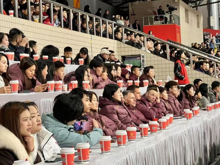 北青體育：中國女足現(xiàn)身中甲賽場，觀看重慶銅梁龍vs遼寧鐵人