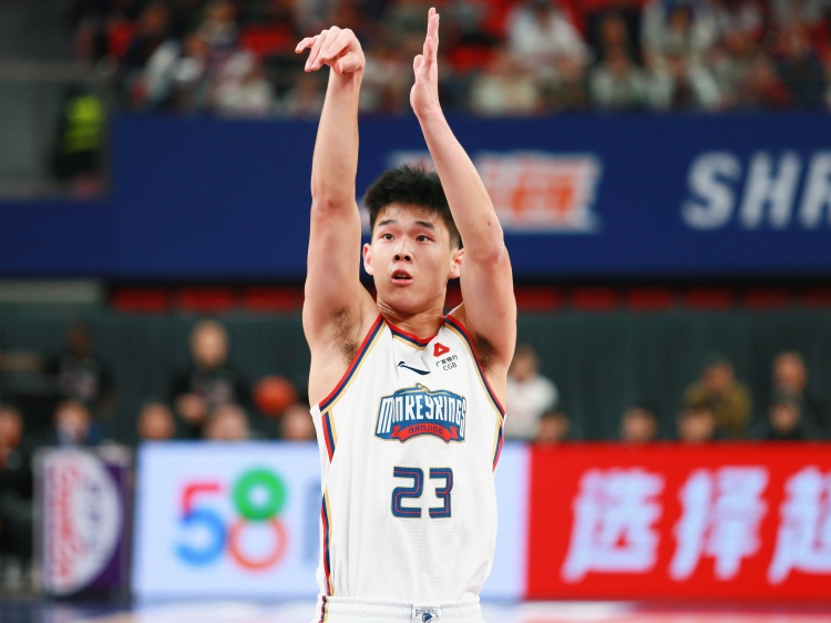 狀態(tài)可以！林葳半場8中5拿到13分1板1助