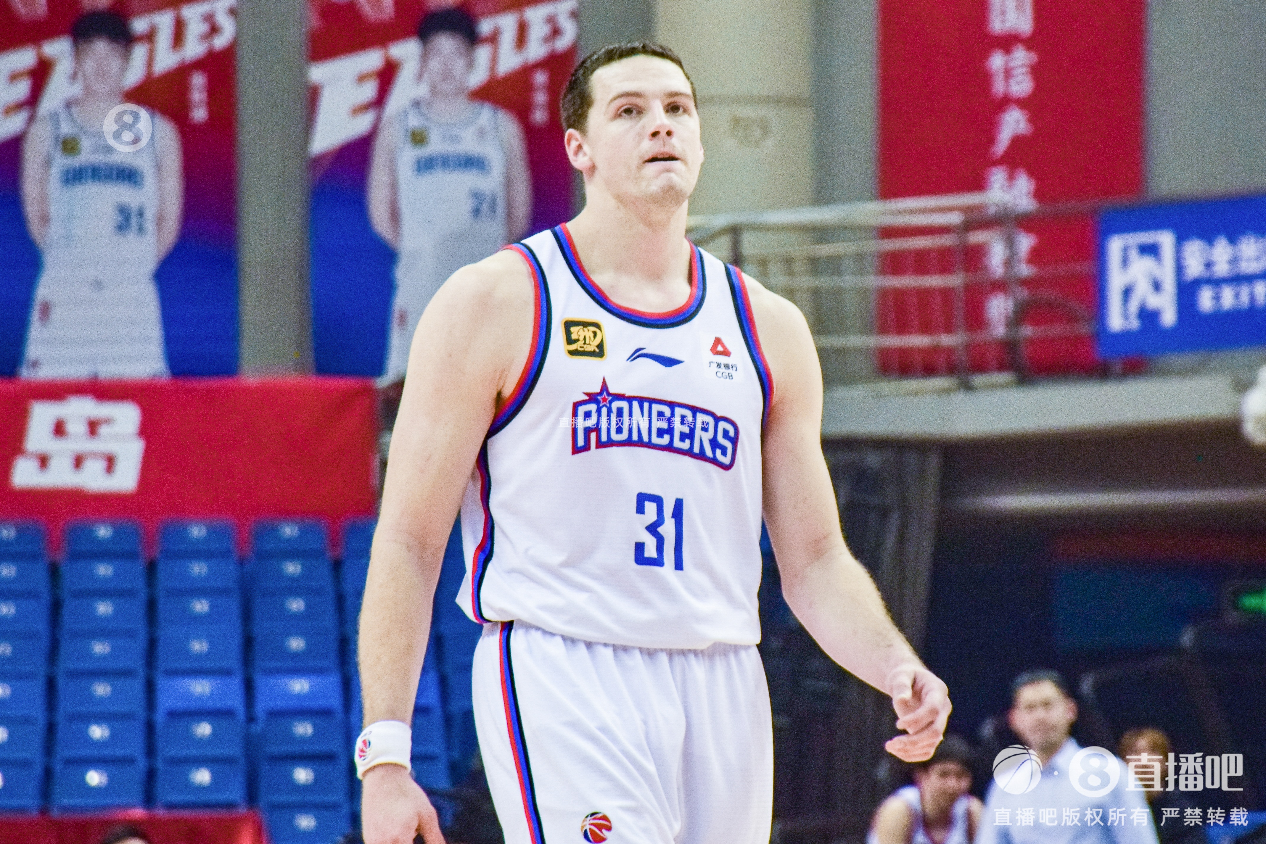 狀態(tài)不對勁！大衛(wèi)-詹姆斯10中3僅拿7分8板4助 4失誤