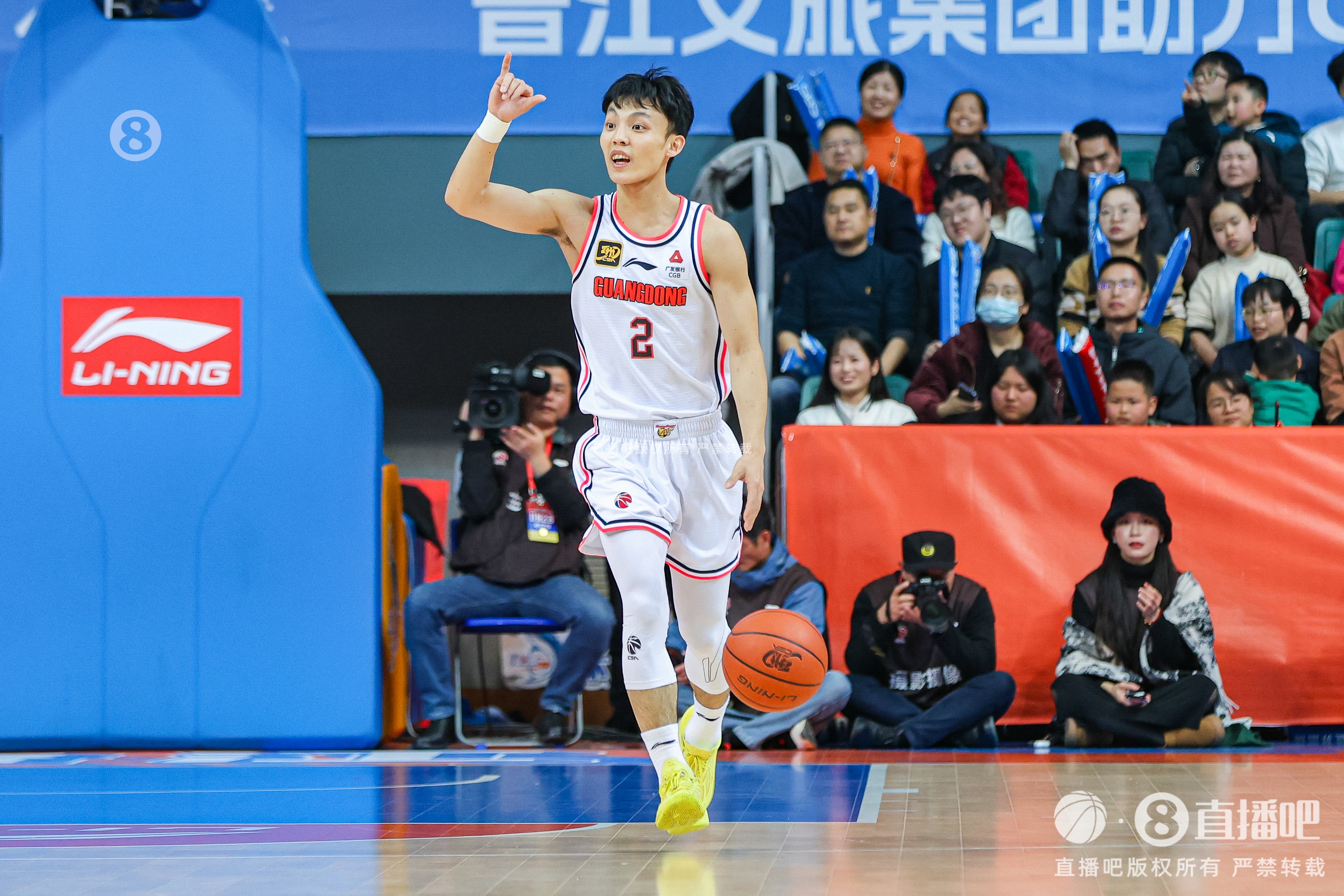 打得輕松！徐杰9中4拿到12分3板6助1斷
