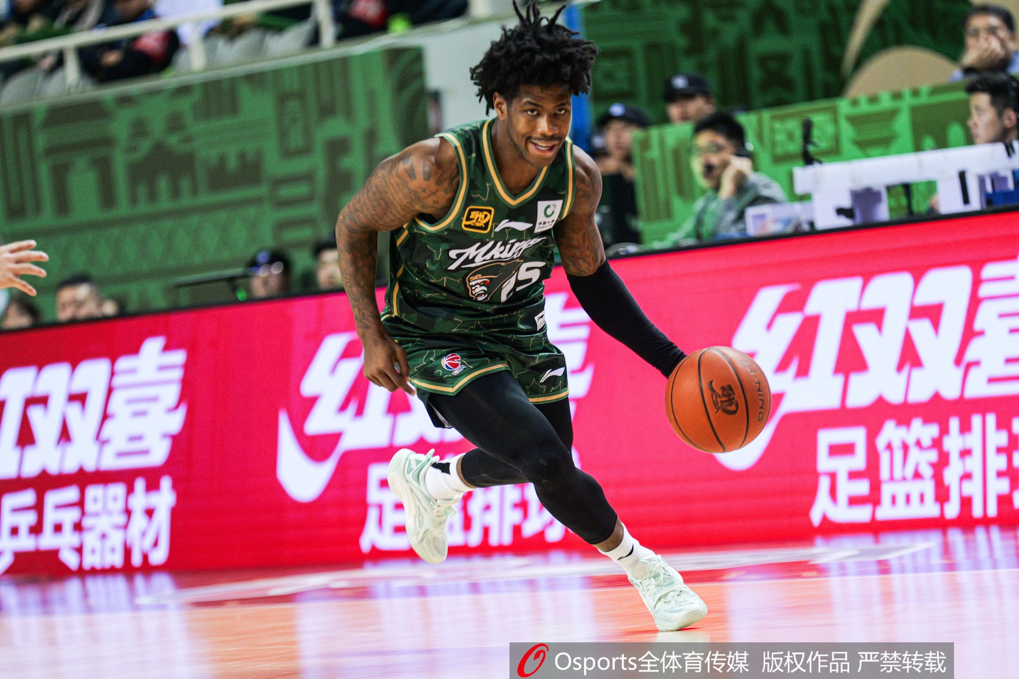 這外援猛得很！肯德里克-戴維斯16投12中&罰球18中15砍43分6板9助