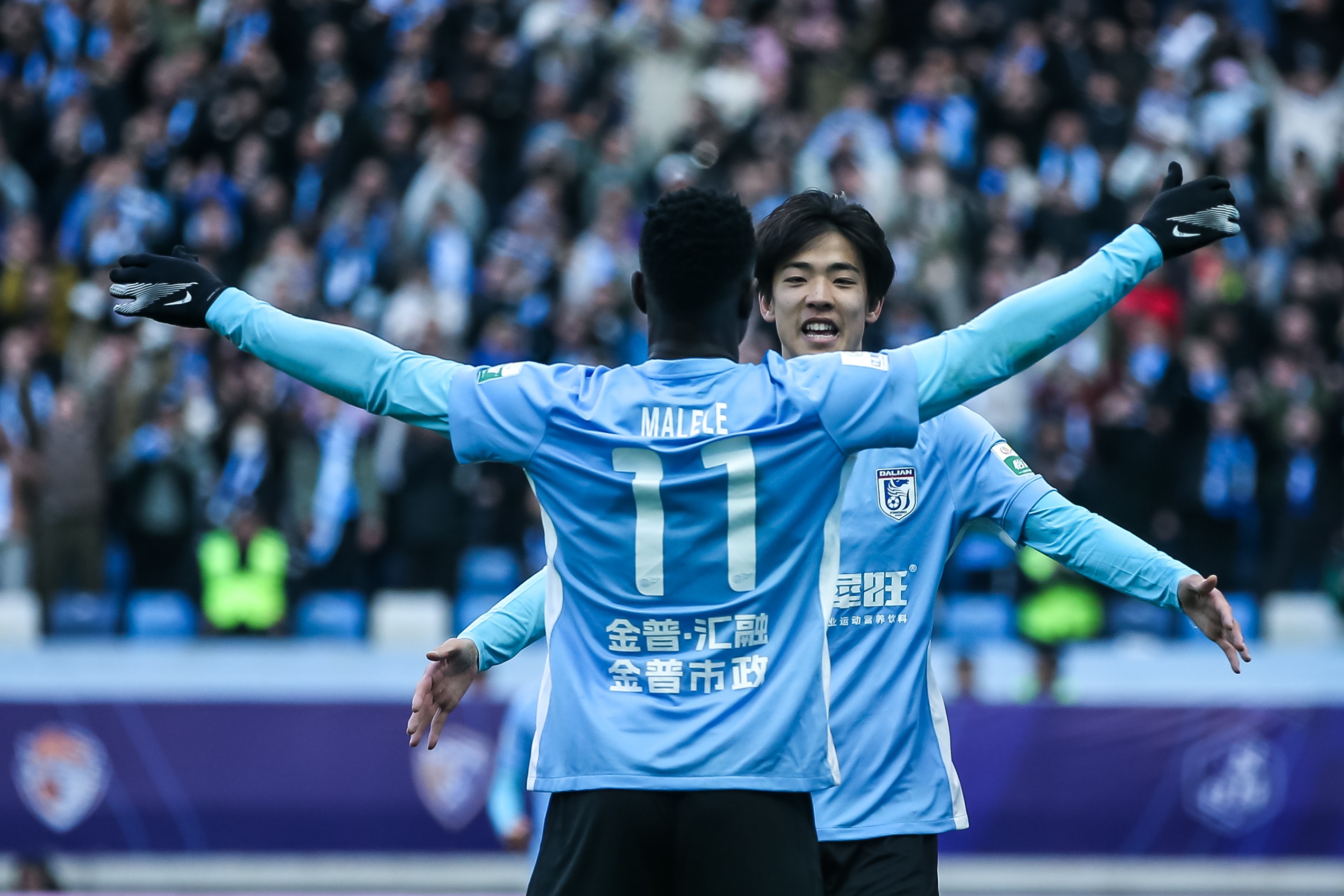 青春風(fēng)暴刮起來(lái)！19歲朱鵬宇&18歲王鈺棟處子球 19歲李新翔1射2傳